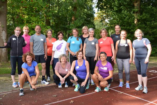 De nieuwe START TO RUN groep met cordinator Ermie en trainer John.