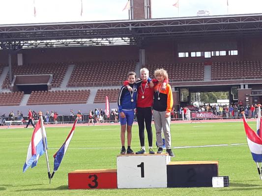 Thijs op het podium voor het Kogelstoten.